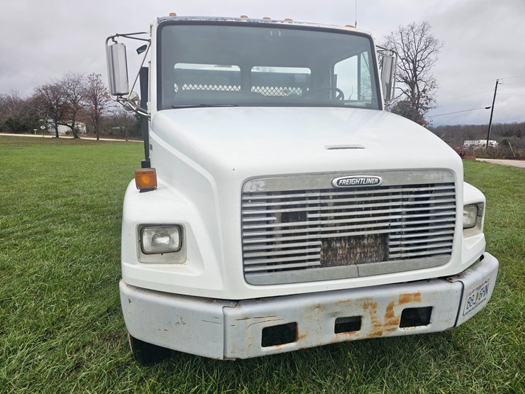 freightliner-fl60-image-25