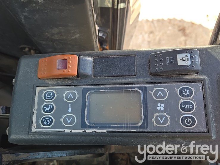 2021-case-cx210-lc-image-196