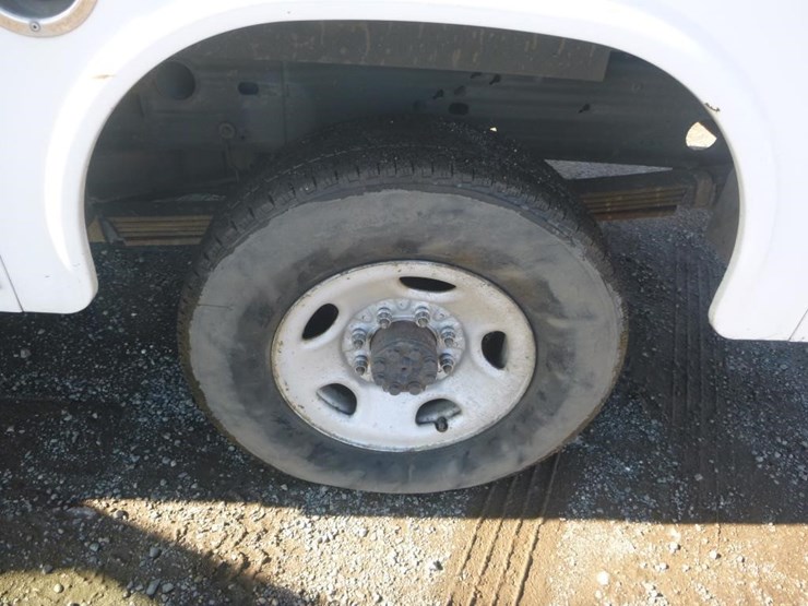 2009-chevrolet-2500-image-16