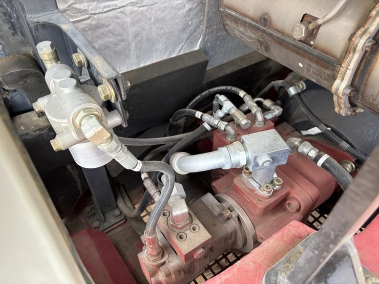 2014-takeuchi-tb290-image-55