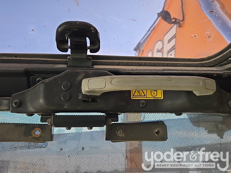 2021-case-cx210-lc-image-204