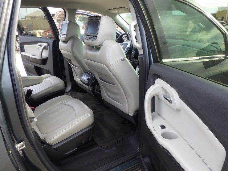 2010-chevrolet-traverse-image-8