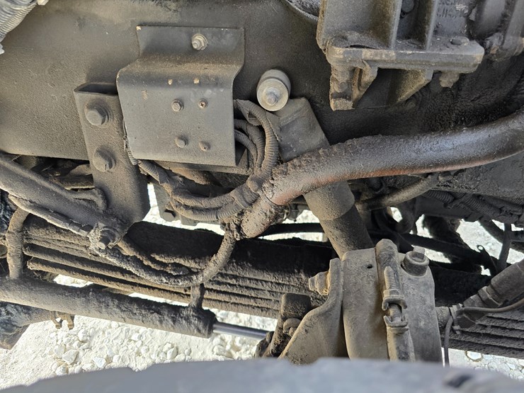 2005-peterbilt-320-image-58