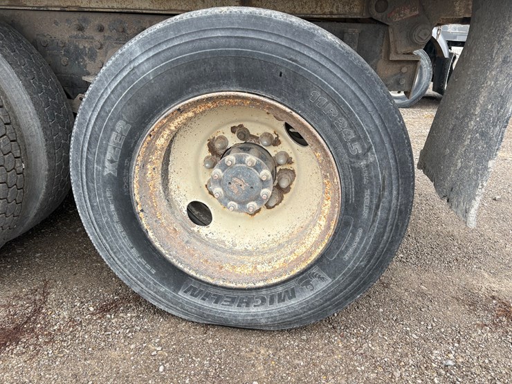 2000-peterbilt-378-image-16