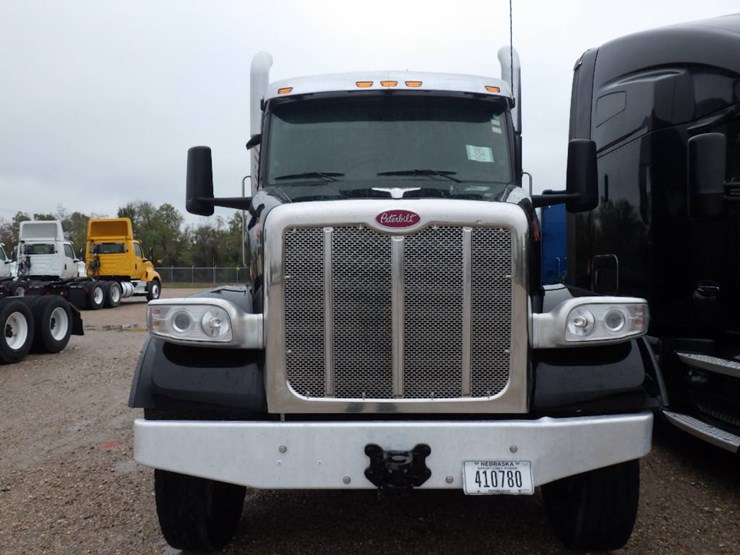 peterbilt-567-image-2