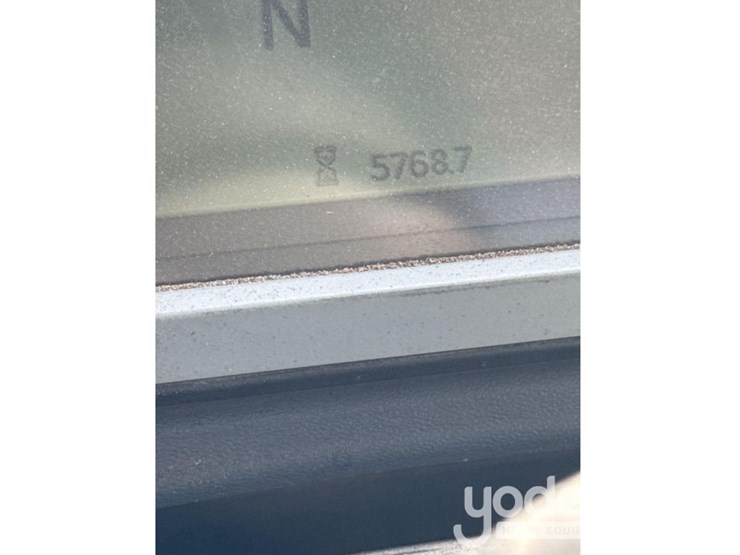 caterpillar-725-image-12