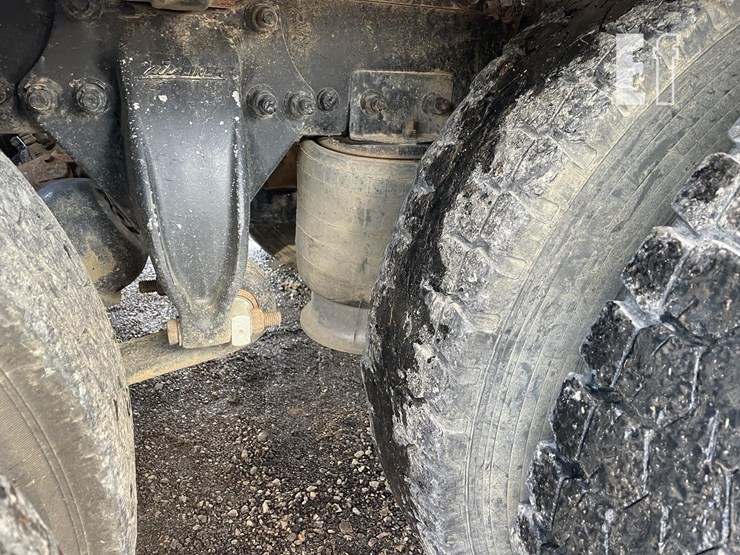 freightliner-columbia-120-image-23