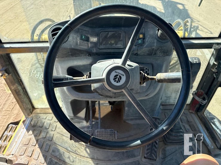 new-holland-b95-image-24