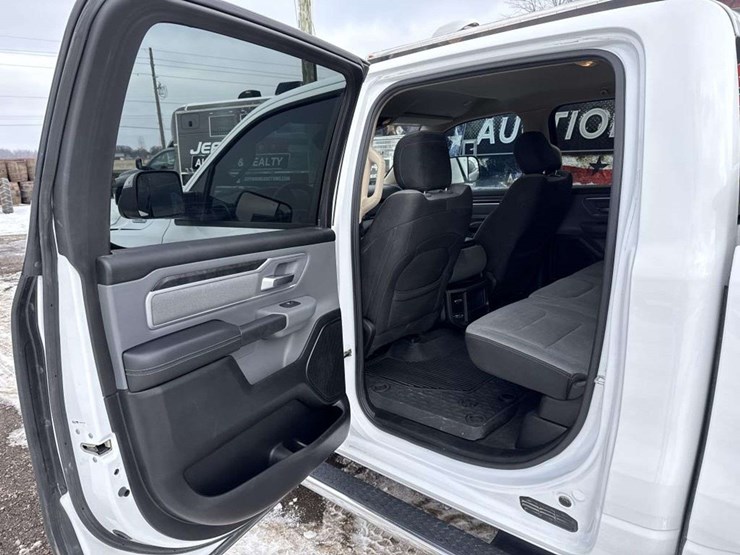 2020-dodge-ram-1500-image-30