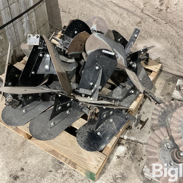 Hiniker Cultivator Hiller/Ridge Attachment