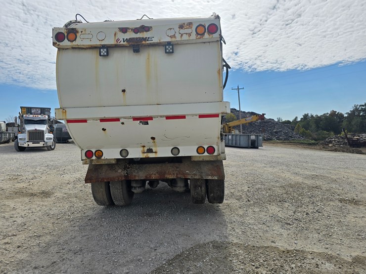 2003-peterbilt-320-image-23