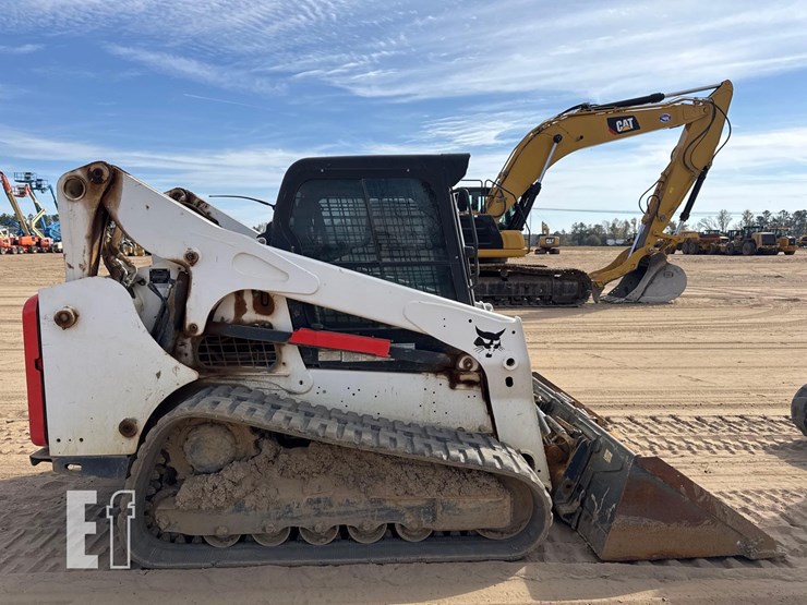 2022-bobcat-t740-image-5