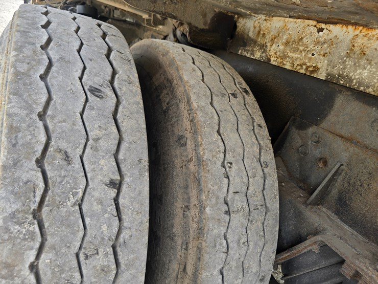 2003-peterbilt-320-image-100