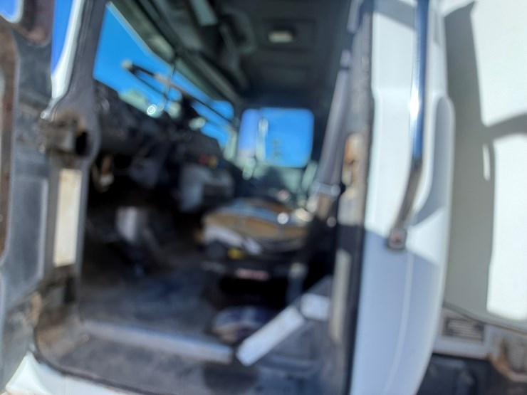 mack-r686st-image-100