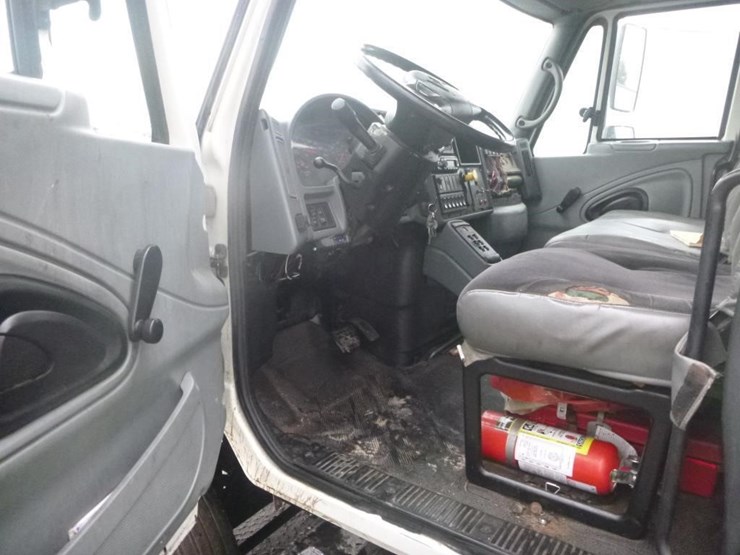 2003-international-durastar-4300-image-10