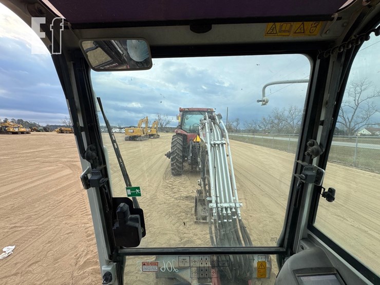 takeuchi-tb235-2-image-36