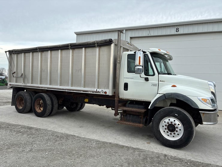 case-ih-7400-image-1