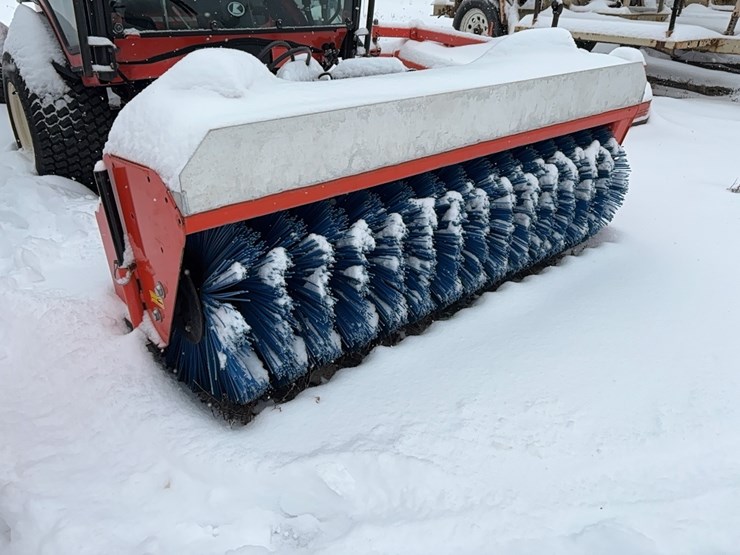 2022-kubota-f2690-image-3