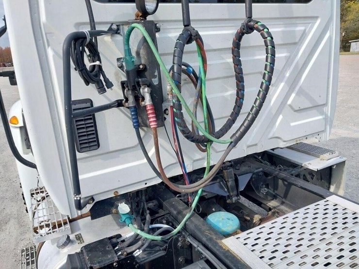 2017-international-4000-image-6