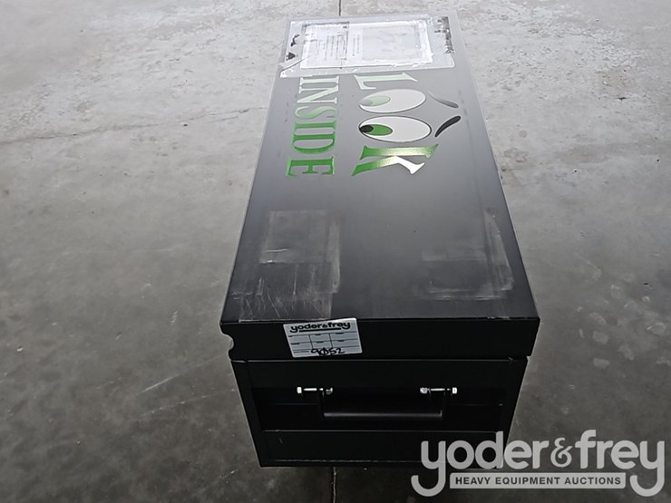 unused-wood-tuff-tow-48"-box-7-pcs-cub-cadet-tool-kit,-hedge,-trimmer,-cordless-chainsaw,-leaf-blower,-string-trimmer,-battery-charger-image-5