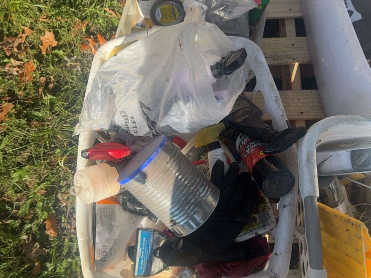 level,-wheel-chalks,-cleaning-supplies,-and-misc.-tools-image-7