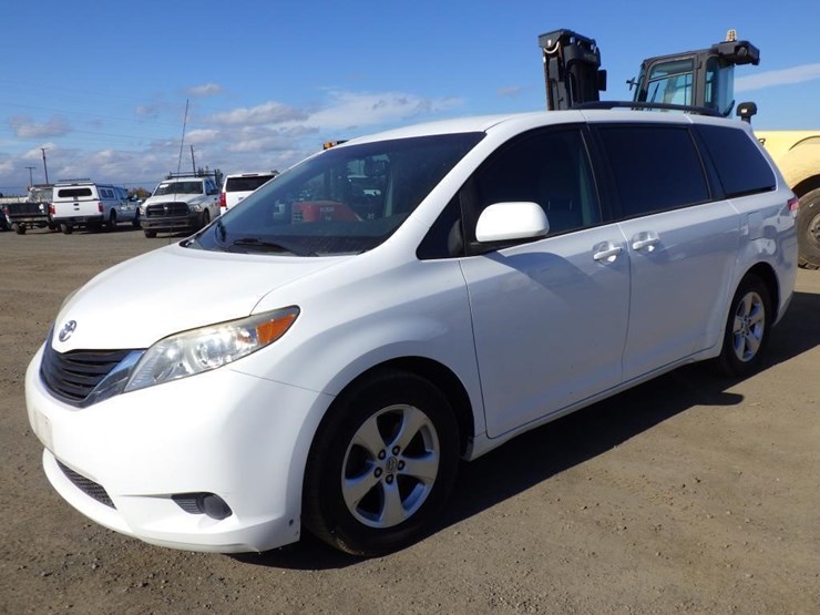 toyota-sienna-image-1