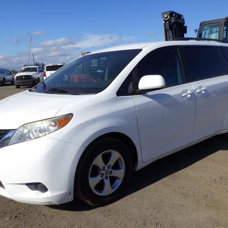 TOYOTA SIENNA