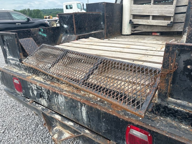 2004-ford-f350-xl-image-13