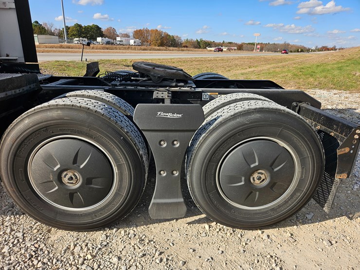 2021-kenworth-t680-image-64