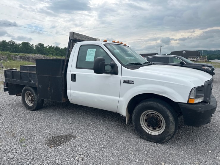 2004-ford-f350-xl-image-2