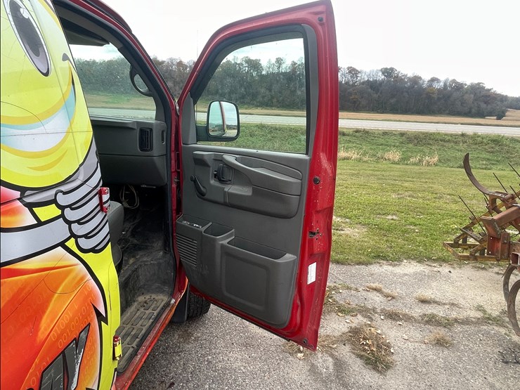 #1404-•-2006-chevy-cargo-van-(wi-title-in-delay)-image-28