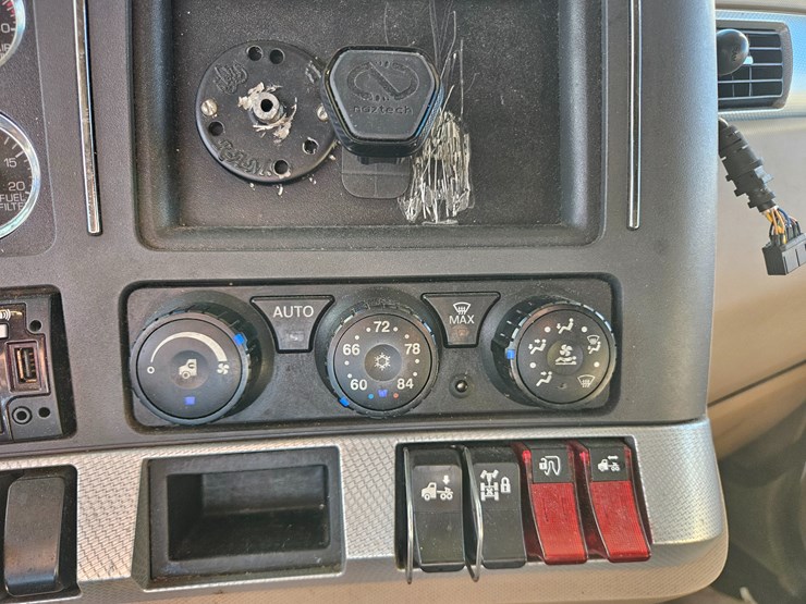 2021-kenworth-t680-image-43