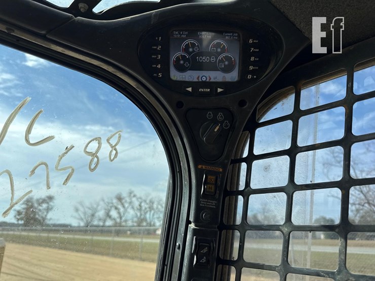 2022-bobcat-t740-image-29