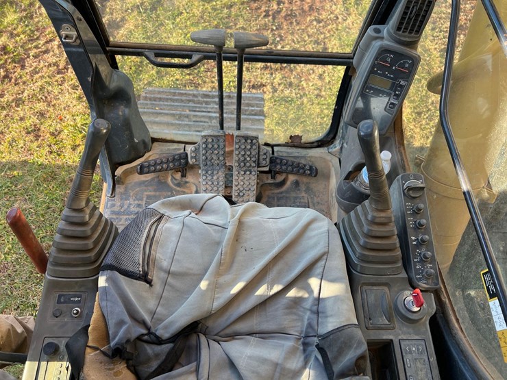 2005-john-deere-330cl-image-20