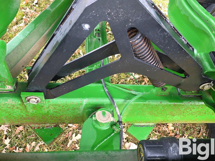 unverferth-brent-gt-644-gravity-wagon-image-15