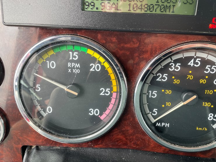 #1043-•-2009-freightliner-semi-(wi-title-in-delay)-image-39