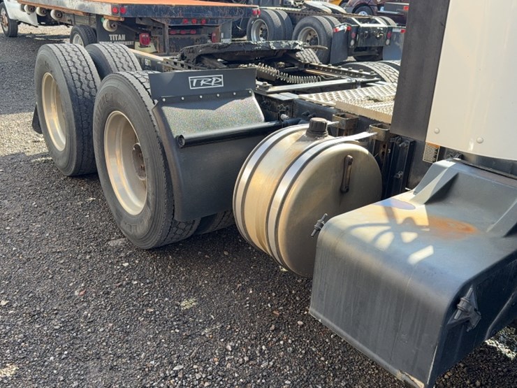 2013-kenworth-t800-image-5