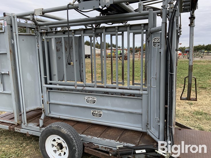 pearson-portable-hydraulic-squeeze-chute-image-17