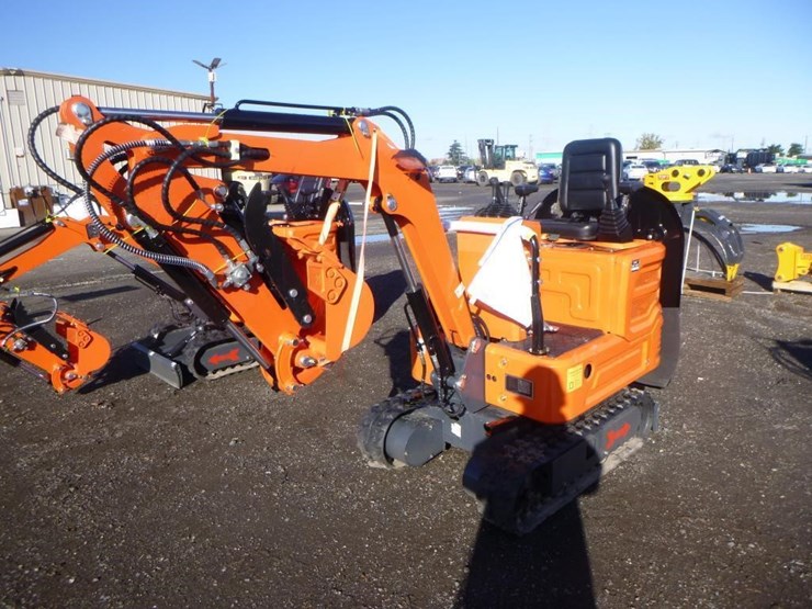 blt-319-hydraulic-excavator-image-1