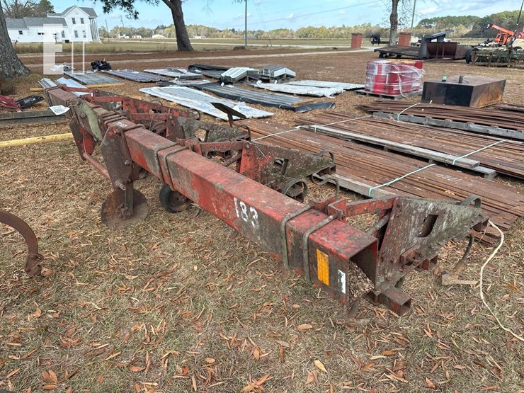 international-183-image-4