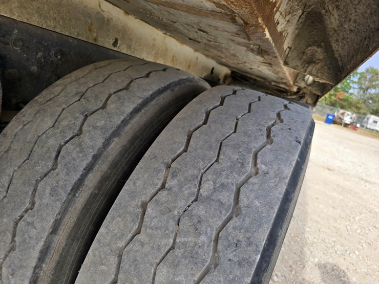 2003-peterbilt-320-image-101