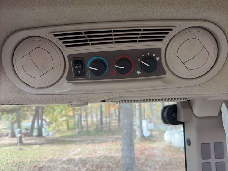 2023-john-deere-5120m-image-46