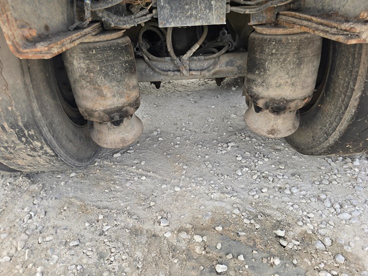 2003-peterbilt-320-image-97