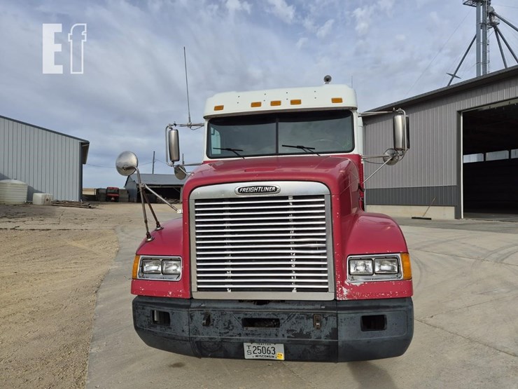 freightliner-fld120-image-3