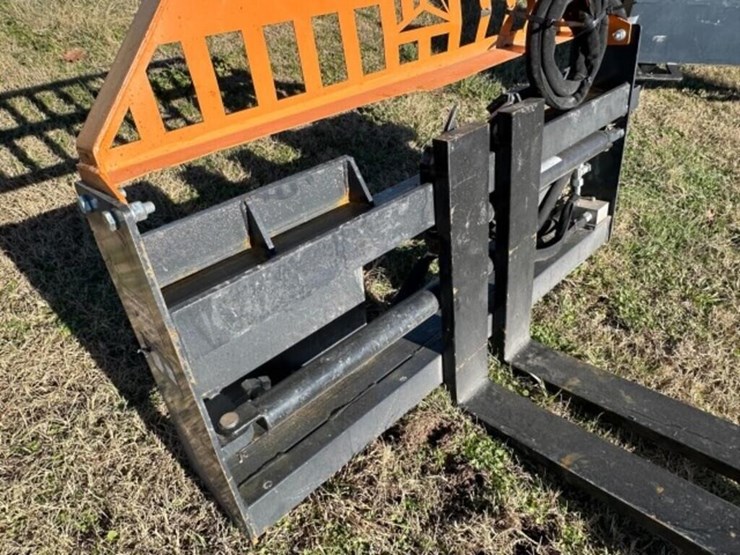 2025-wolverine-skid-steer-hydraulic-pallet-forks-image-5