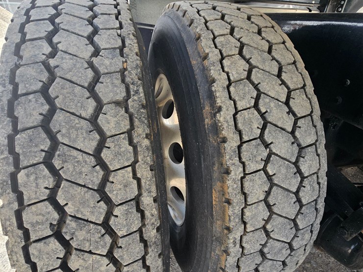 peterbilt-579-image-66