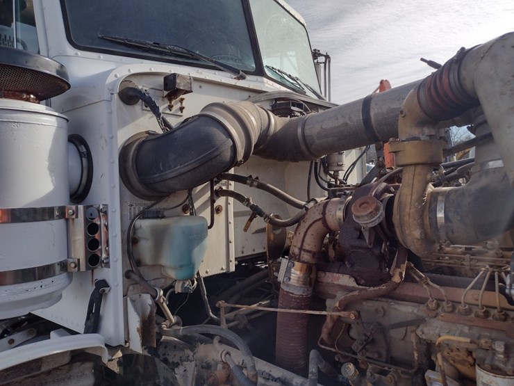 peterbilt-357-image-19