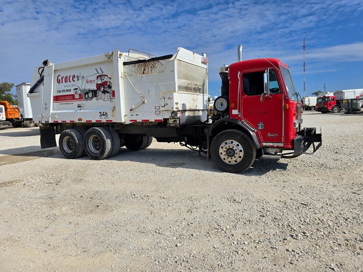 2003-peterbilt-320-image-41