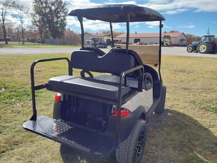 club-car-precedent-electric-golf-cart-image-4