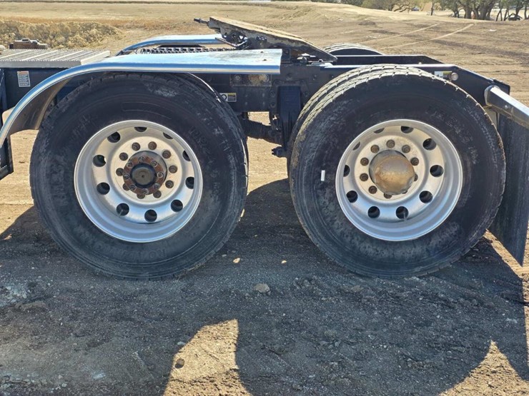 2013-peterbilt-367-image-15